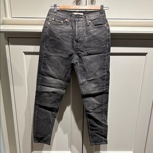 Levi’s Faded Black Skinny Jeans in Size 26. Never worn.